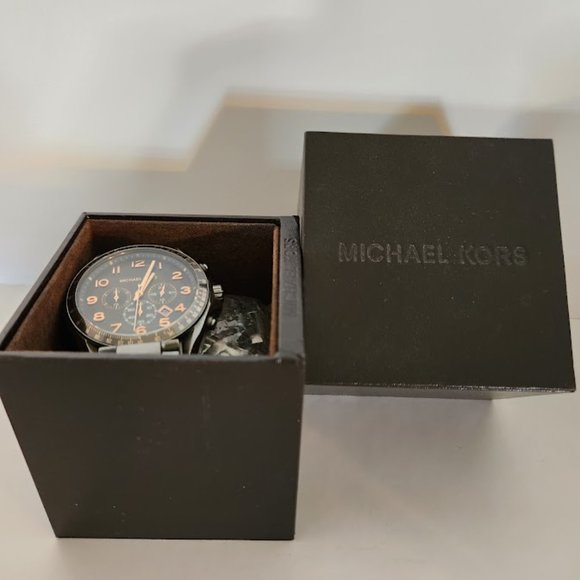 Michael Kors Chronograph Men's Watch - Picture 5 of 10